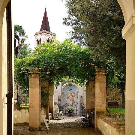Ostello Palazzo Pierantoni Foligno Ngoại thất bức ảnh