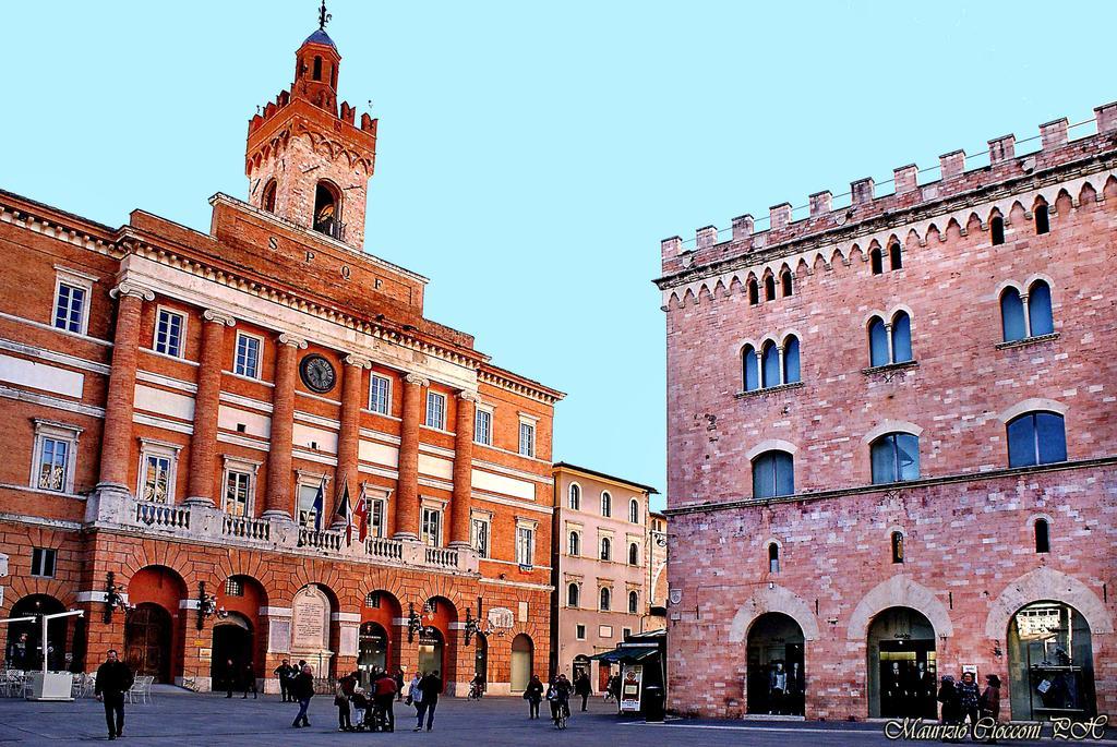 Ostello Palazzo Pierantoni Foligno Ngoại thất bức ảnh