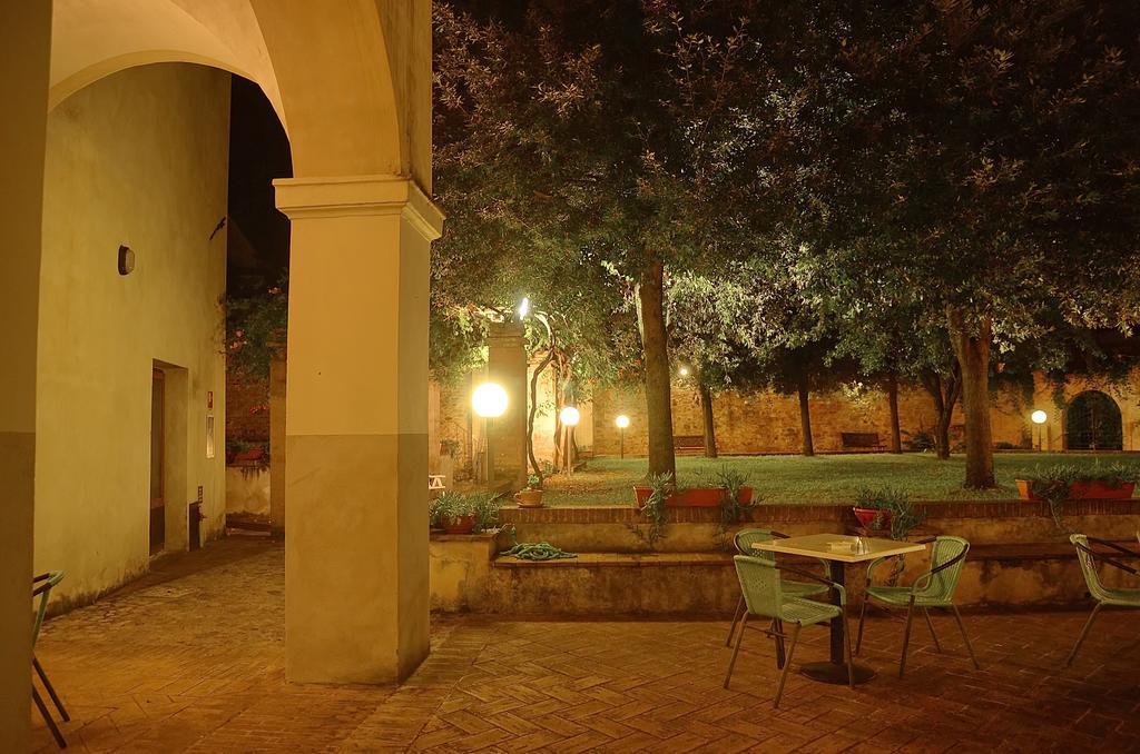 Ostello Palazzo Pierantoni Foligno Ngoại thất bức ảnh