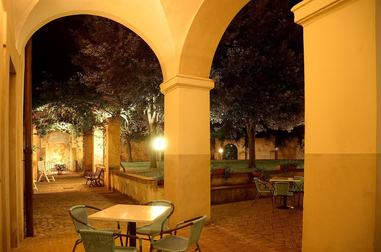 Ostello Palazzo Pierantoni Foligno Ngoại thất bức ảnh
