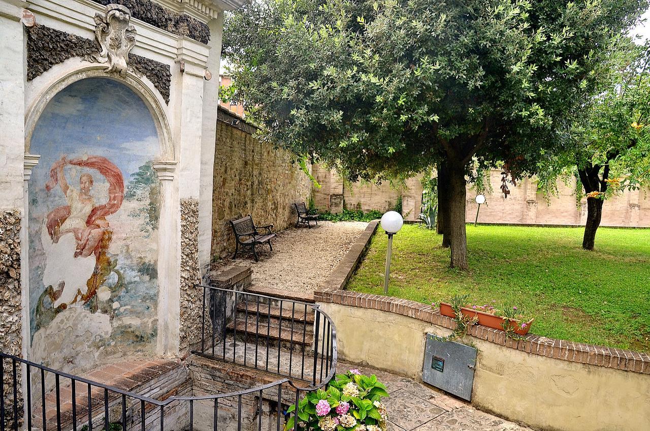 Ostello Palazzo Pierantoni Foligno Ngoại thất bức ảnh
