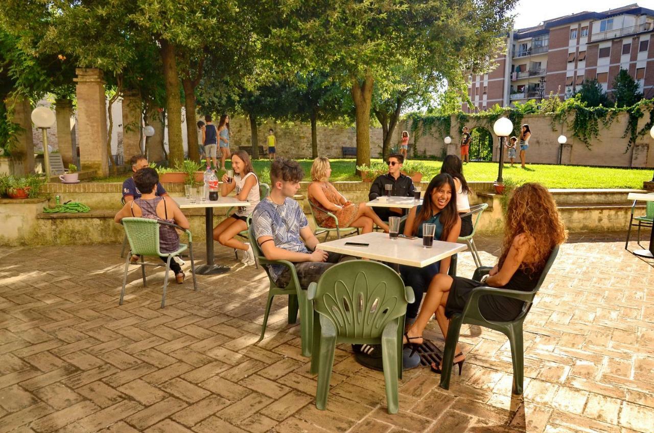Ostello Palazzo Pierantoni Foligno Ngoại thất bức ảnh
