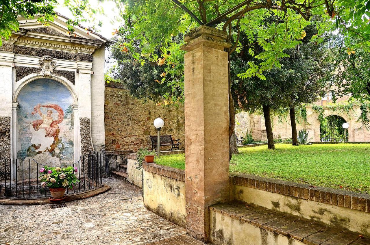 Ostello Palazzo Pierantoni Foligno Ngoại thất bức ảnh